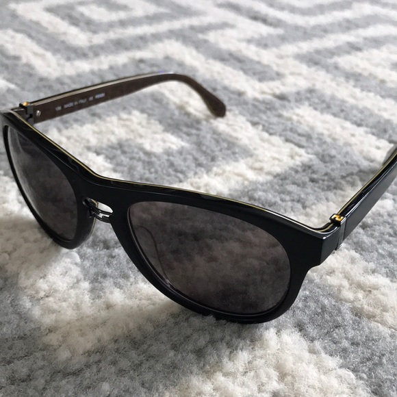 Fendi Sunglasses - Picture 7 of 7