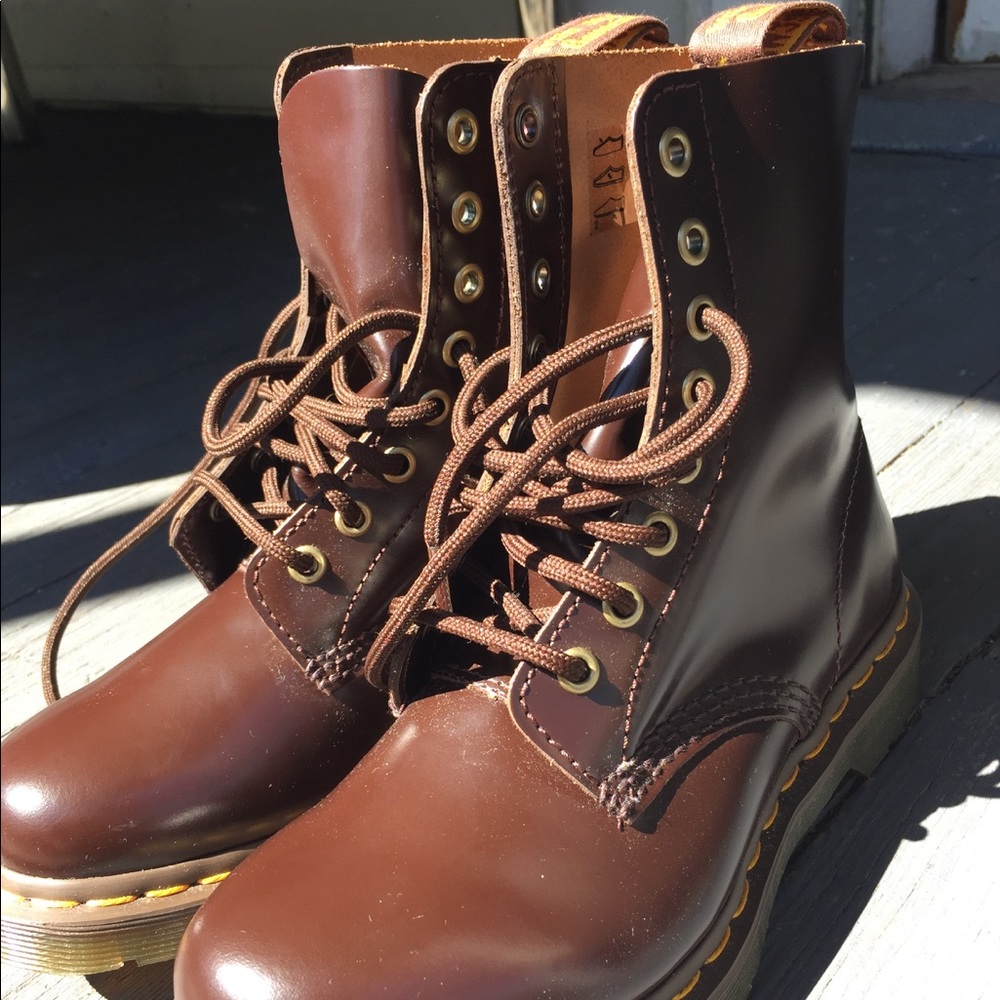 NWOT classic Doc Marten combat boots