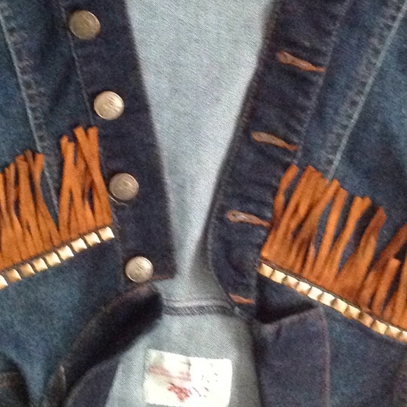 Vest - Picture 3 of 4