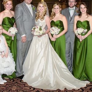 Ball gown wedding dress