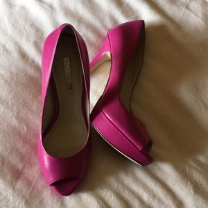 Bcbg peep toe shoes size 6.5