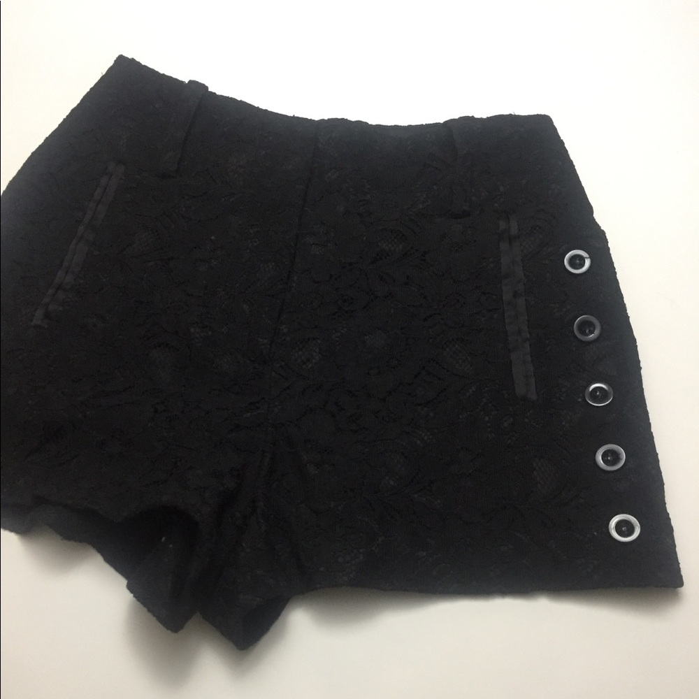 Cute laced shorts 🔵