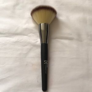 IT Cosmetics Heavenly Luxe Jumbo Powder #3 brush