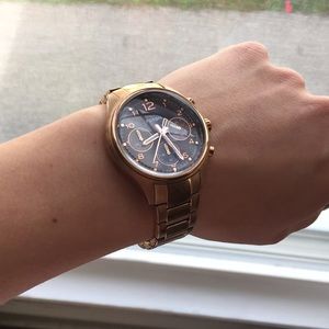 Rose gold fossil watch