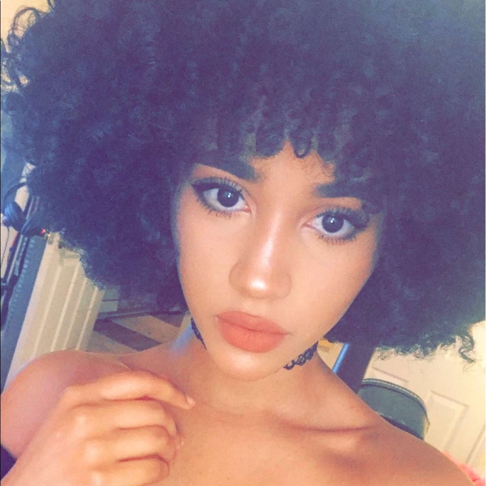 Meet your Posher, Alexandra