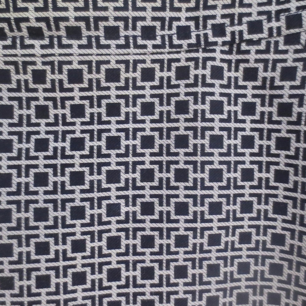 Geometric patterned skirt - Picture 3 of 3