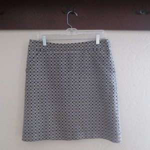 Geometric patterned skirt