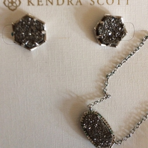 Kendra Scott platinum drusy set in silver - Picture 3 of 3