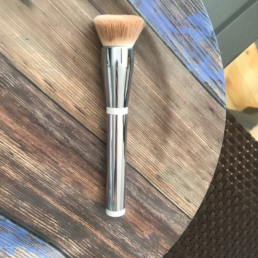 iT Heavenly Skin Brush