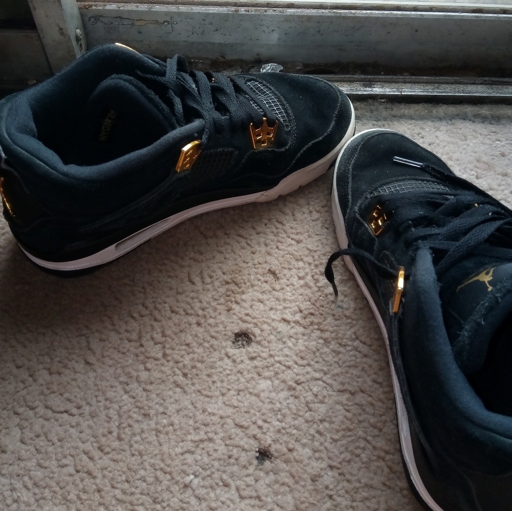 Retro 4s - Picture 2 of 3