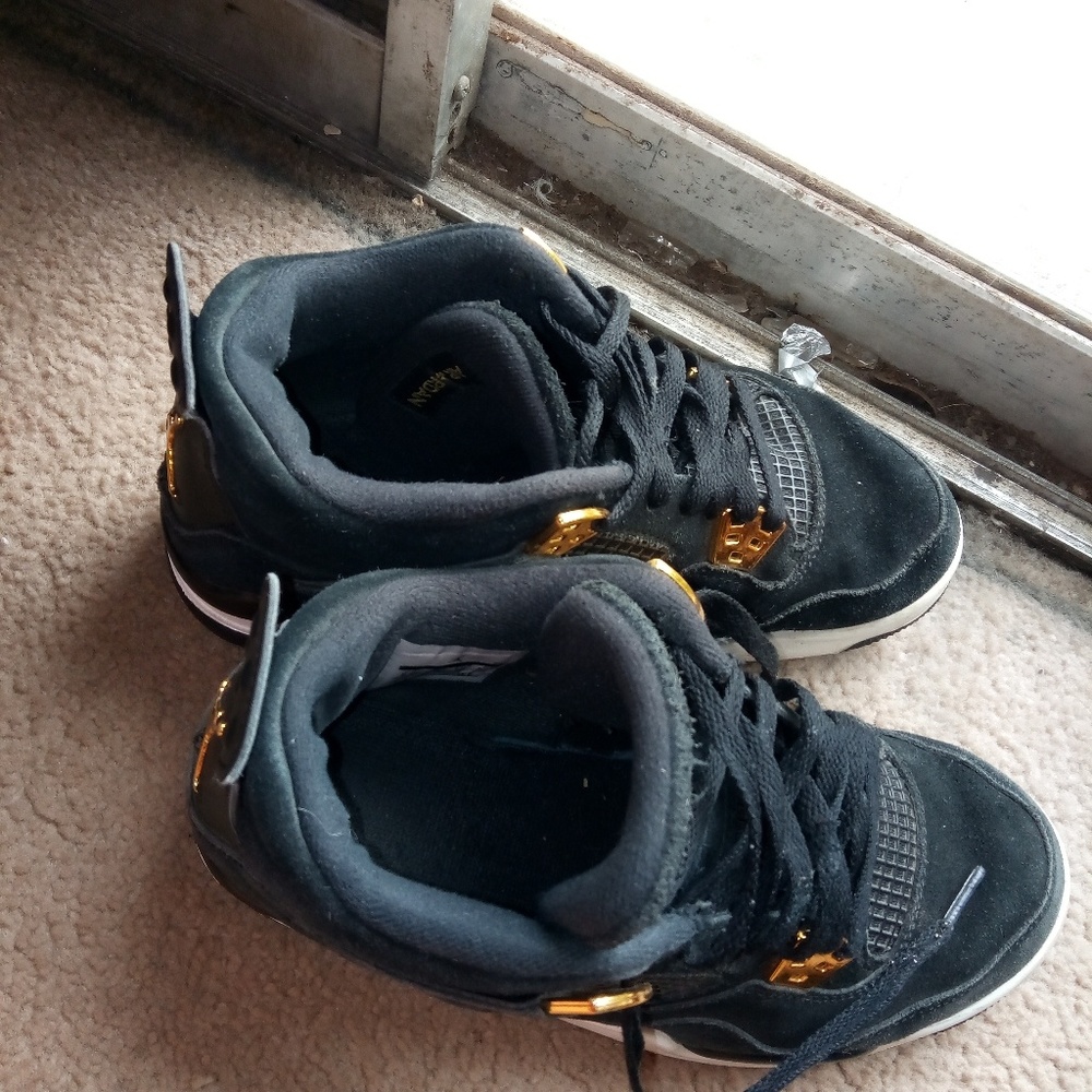 Retro 4s - Picture 3 of 3
