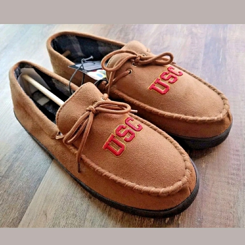 Men' Size 11 USC Trojans Slip On Moccasin Slippers