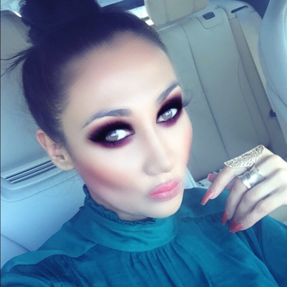 Meet your Posher, Dina