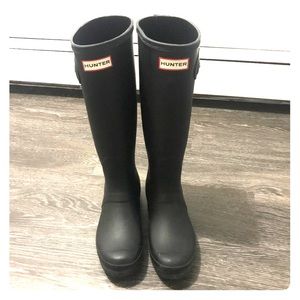 matte black hunter boots