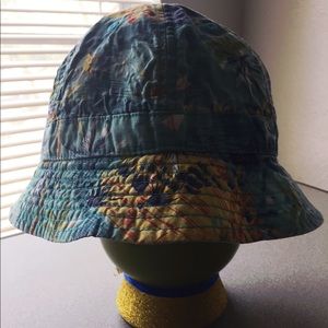Obey serpica bucket hat (in the island)