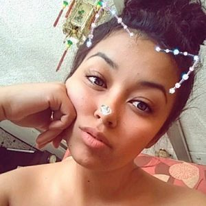 Meet your Posher, Crystal