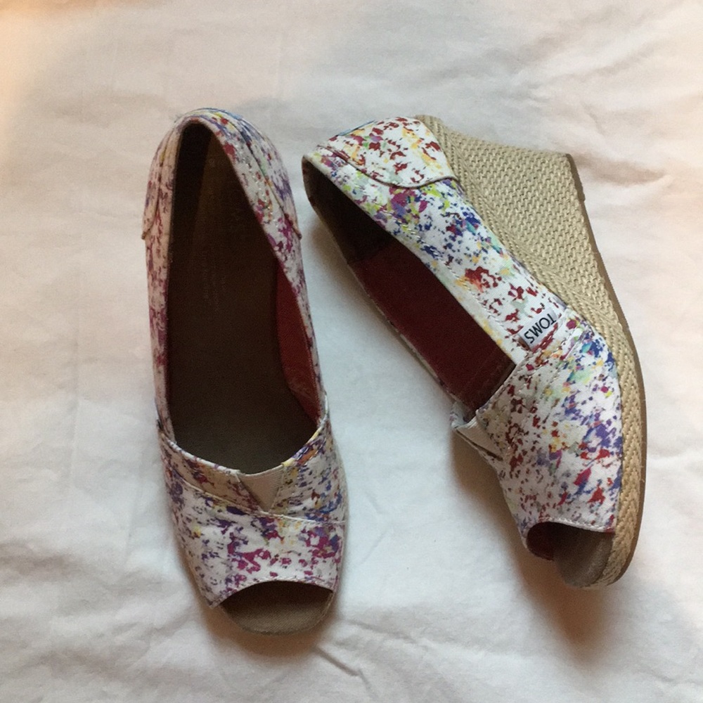 Tom's multicolor wedges