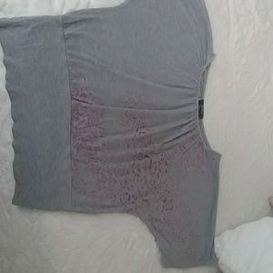 Cute gray women's shirt. Size medium