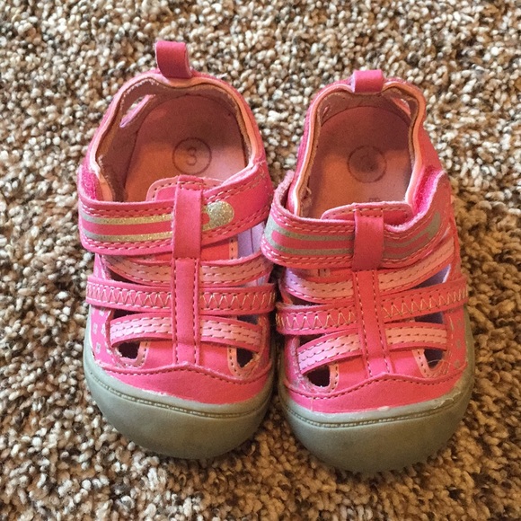 Pink sandals - Picture 1 of 3