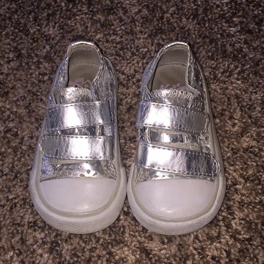 Silver shoe