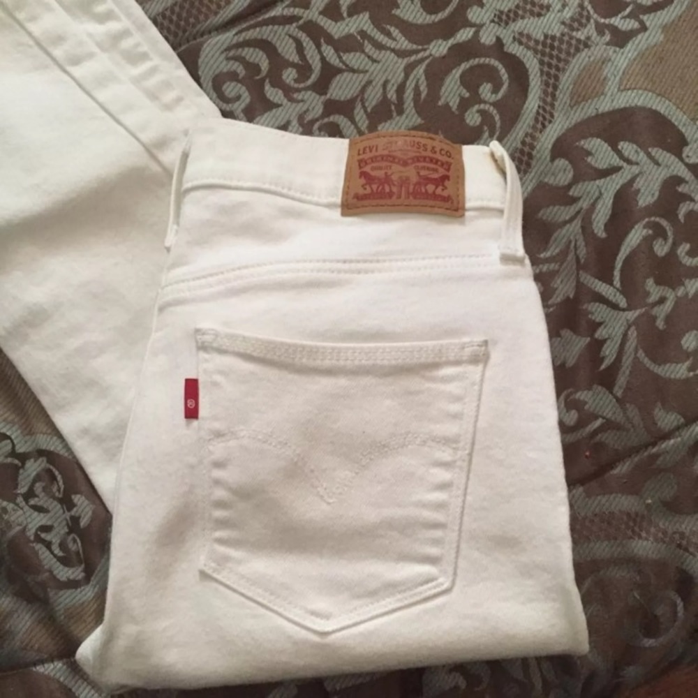 Levi's slimming skinny jeans