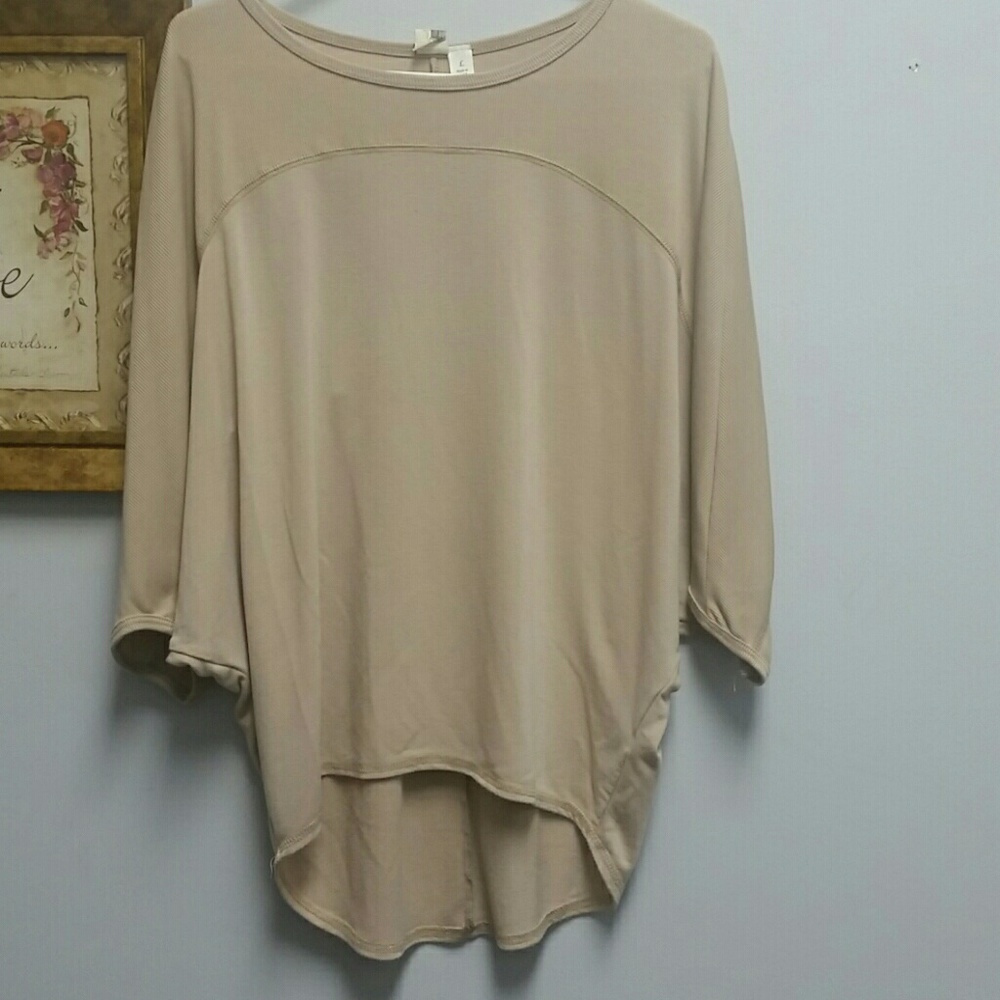 Ladies cream-colored top