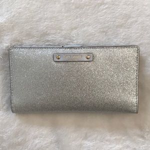 SALE!! 🔥 NWT Silver Kate Spade Wallet