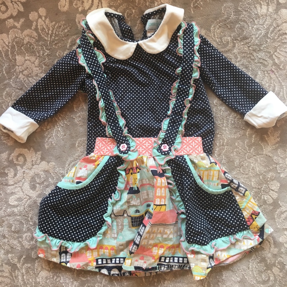 Serendipity outfit with polka dots.