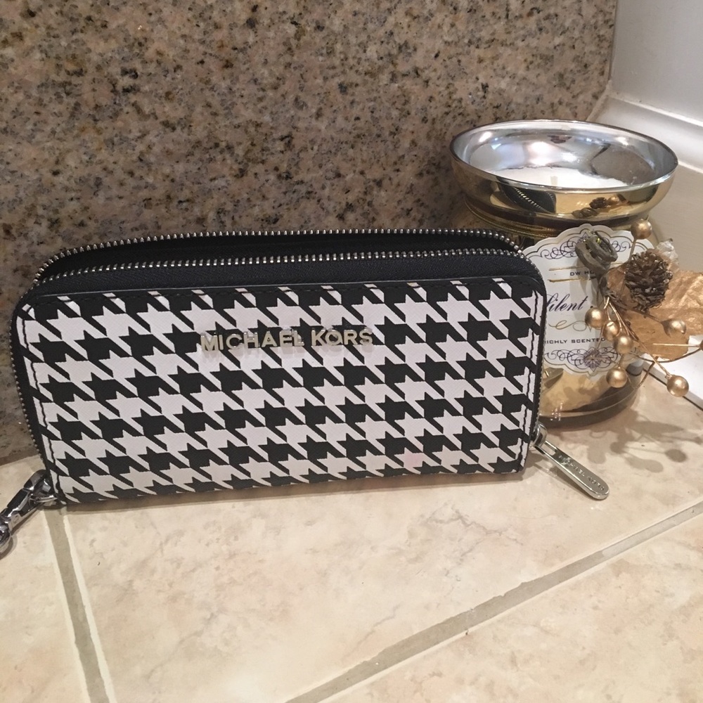 NWOT Michael Kors Leather Wristlet