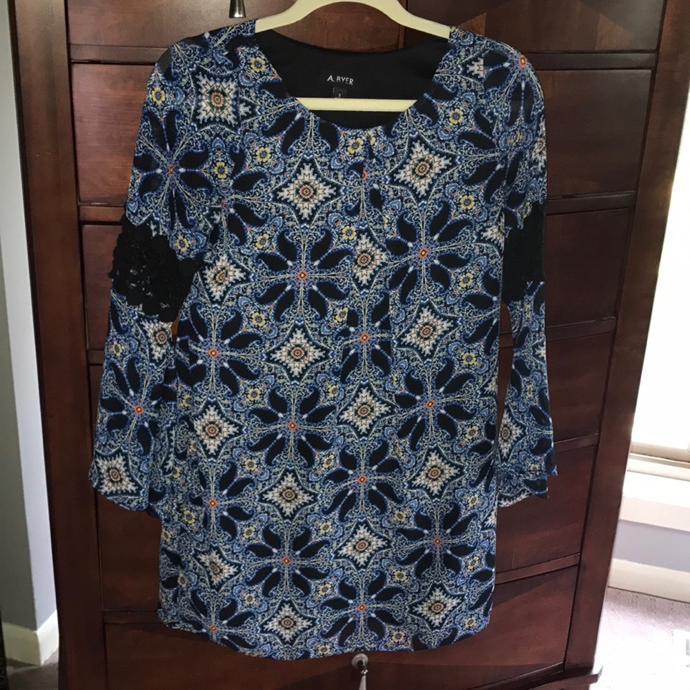 A byer dress size small