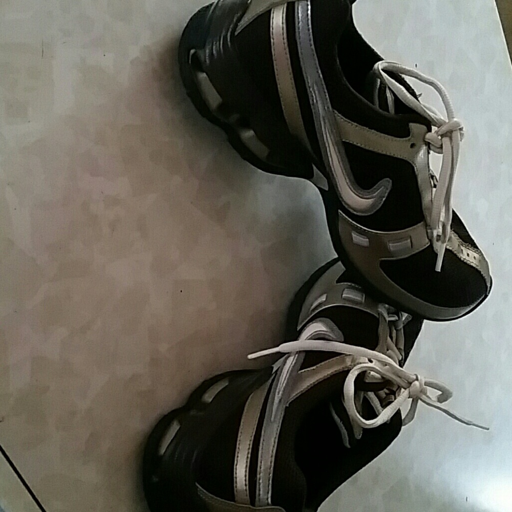 Nike shoes sz 8 women's