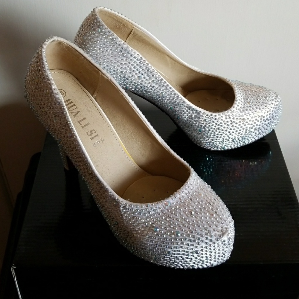 White sparkly heels size euro 38 fits like a US 7