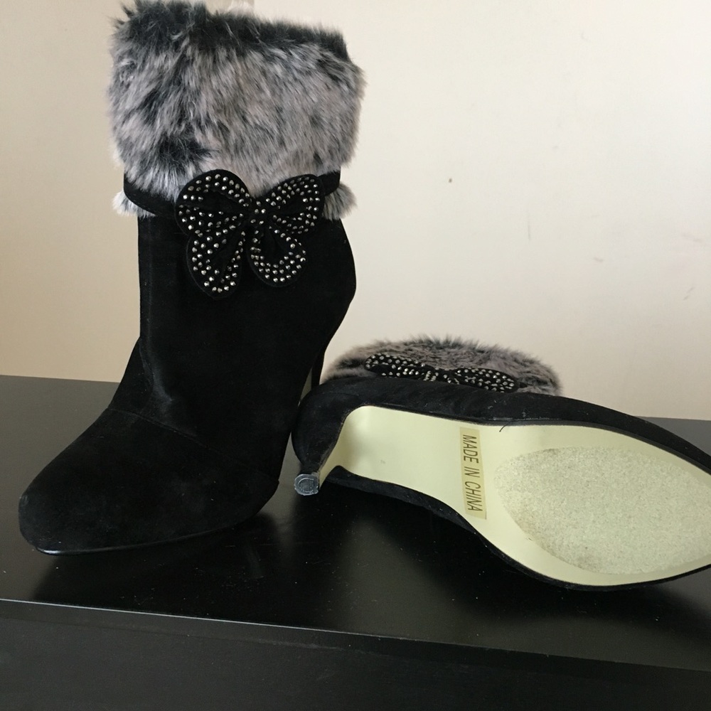 Boots - Picture 2 of 4