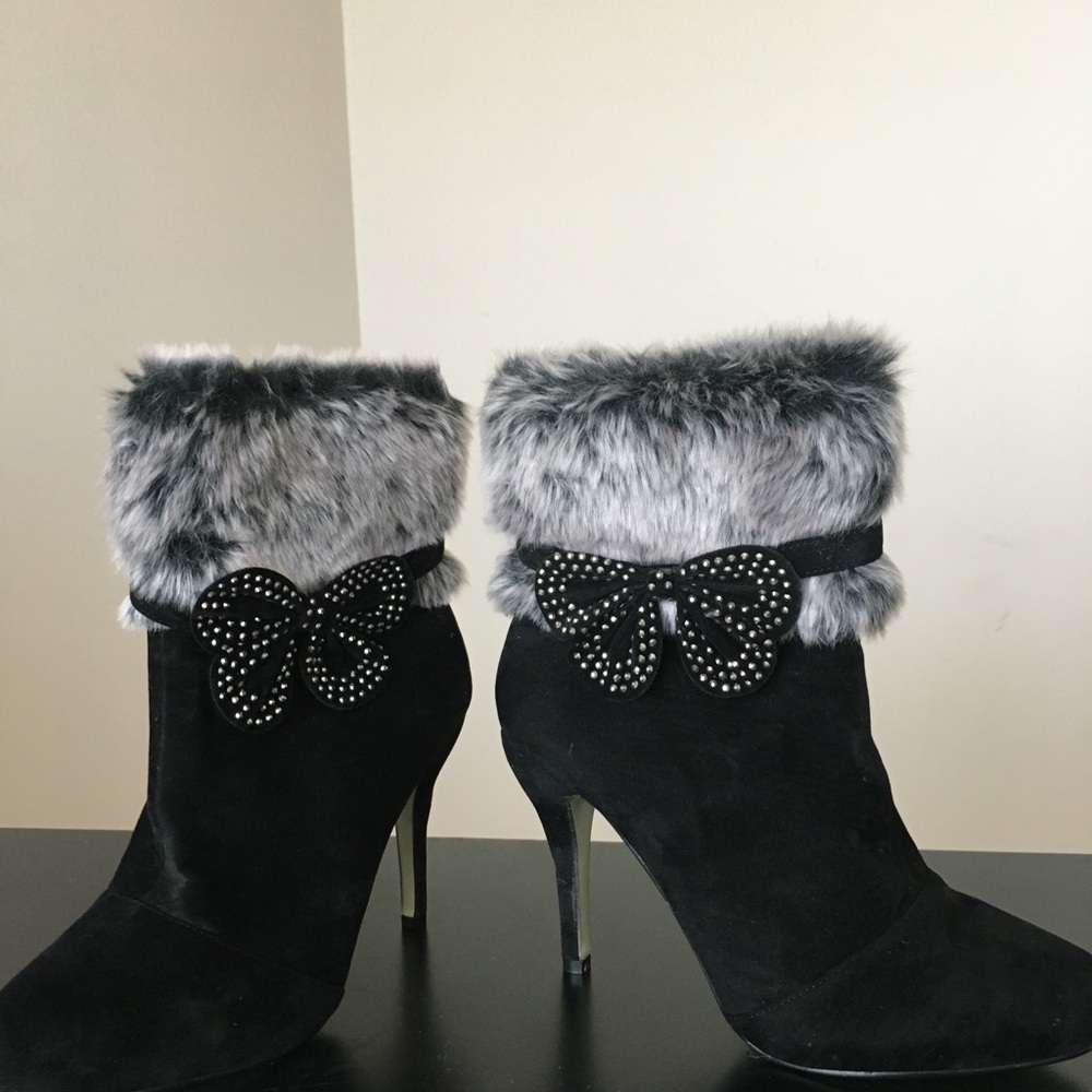 Boots - Picture 3 of 4