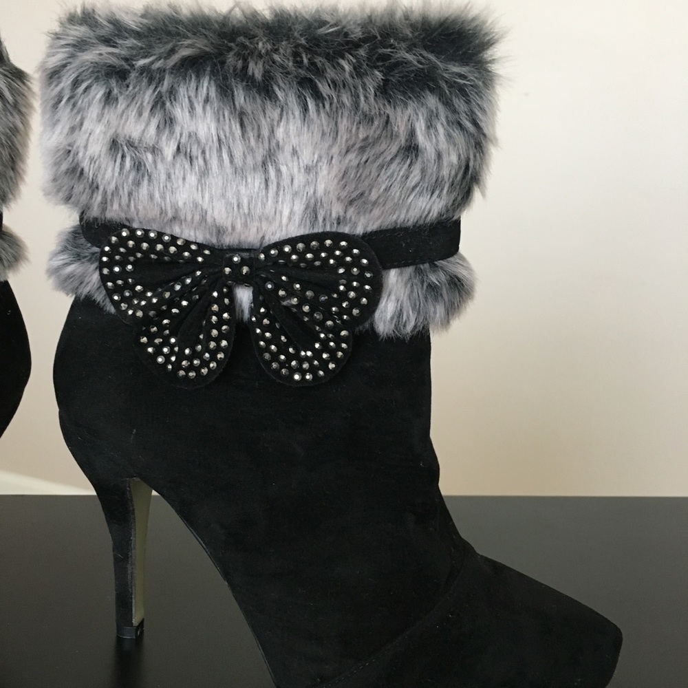 Boots - Picture 4 of 4