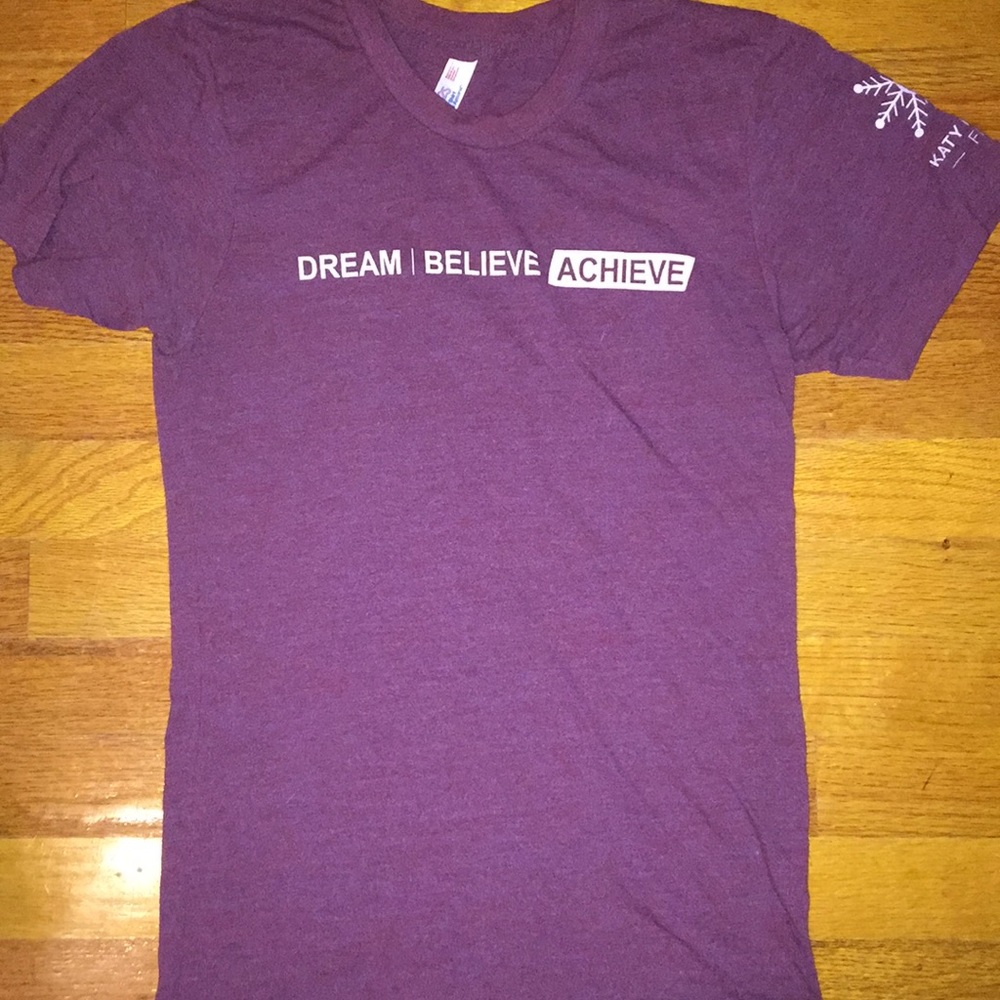 katyhearnfit dream believe acheive tee