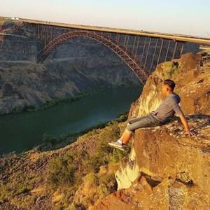 Meet your Posher, Emanuel