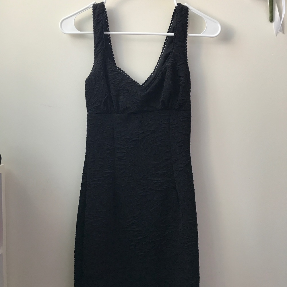 Black bodycon dress with scallop lining