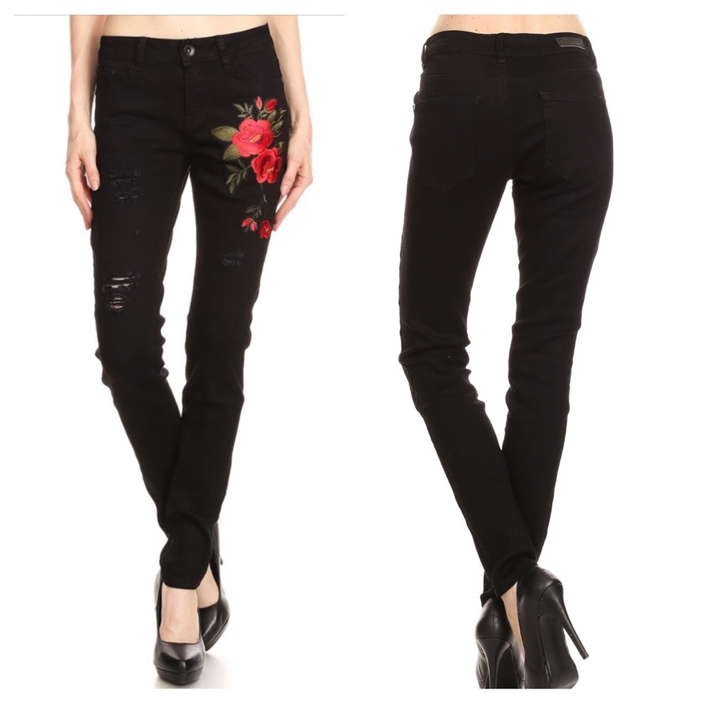 🆕 Distressed Black Floral Patch Skinny Jeans. - Picture 2 of 2