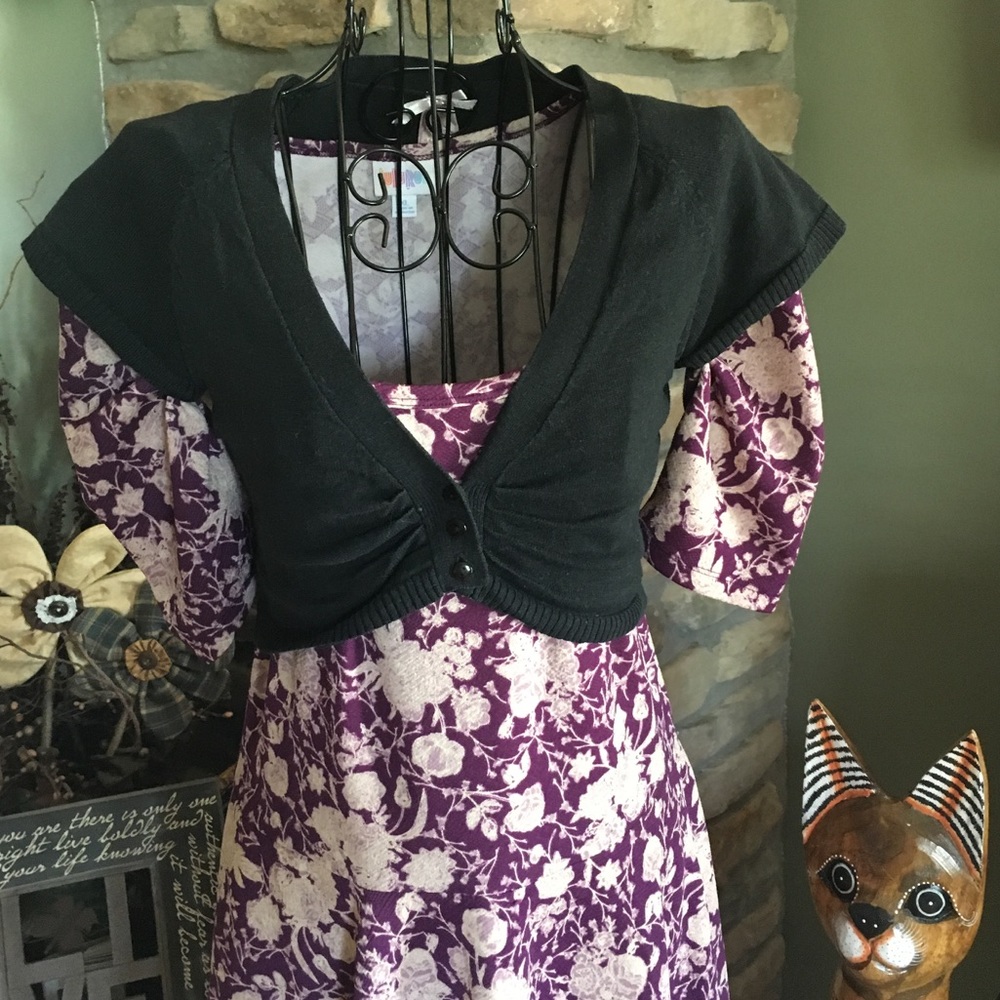 Cute shrug to add style to any top or dress.