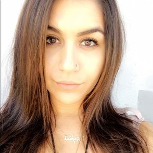 Meet your Posher, Adrine