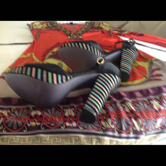 Hale Bob Black Shoe, Multicored Heel, 7 - Picture 4 of 5