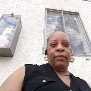 Meet your Posher, Lenora
