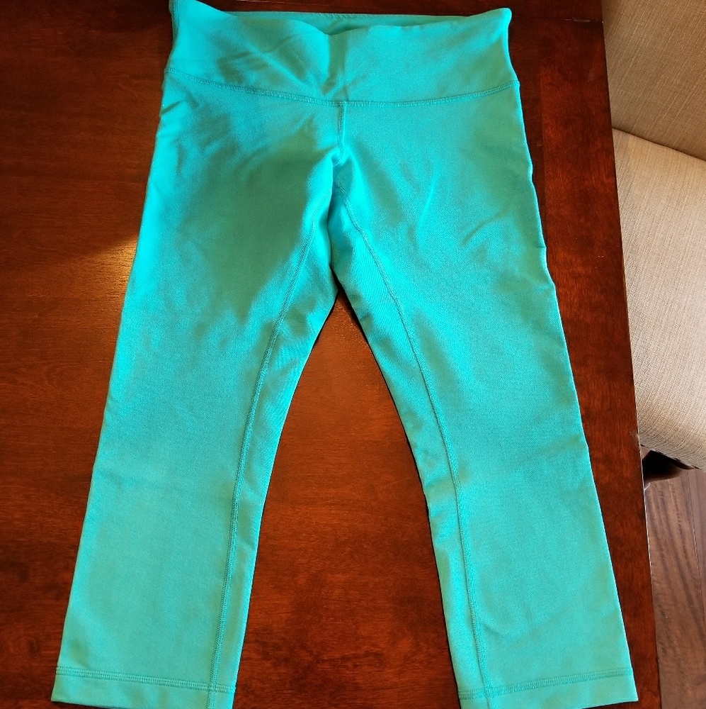 Lululemon Turquoise Capri Pants