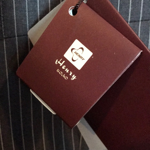 Suit - Picture 2 of 8