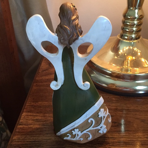 Beautiful Angel Statue - Picture 2 of 3