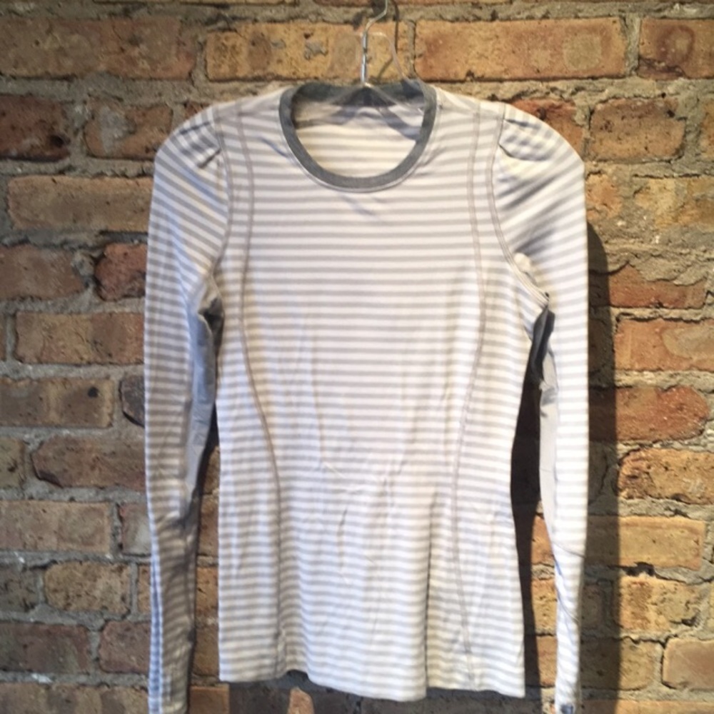 ISO Lululemon gray and white long sleeve top