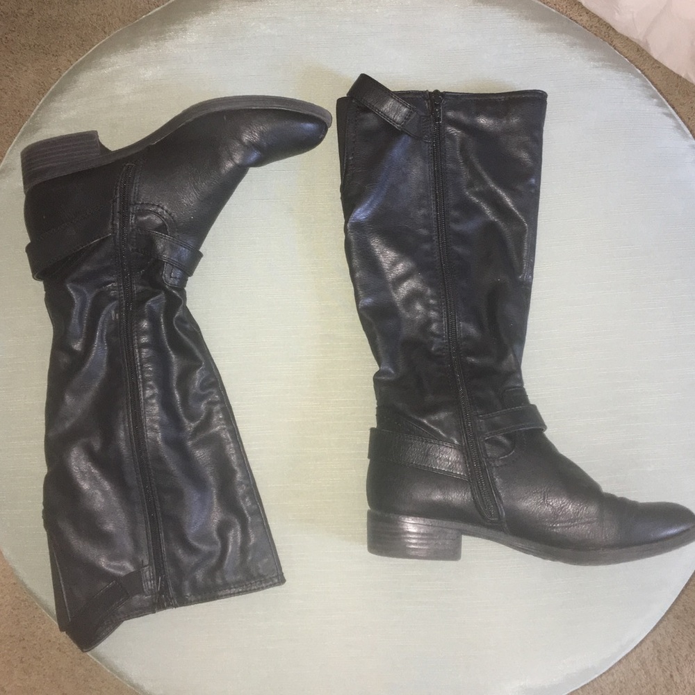 G.H Bass Black Boots (good condition!!) 🖤