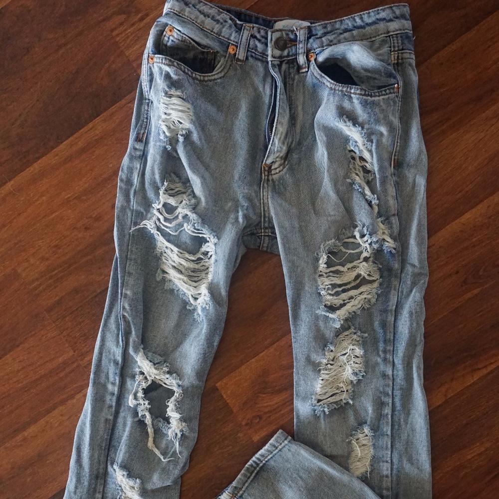 Distressed High Waist Jeans