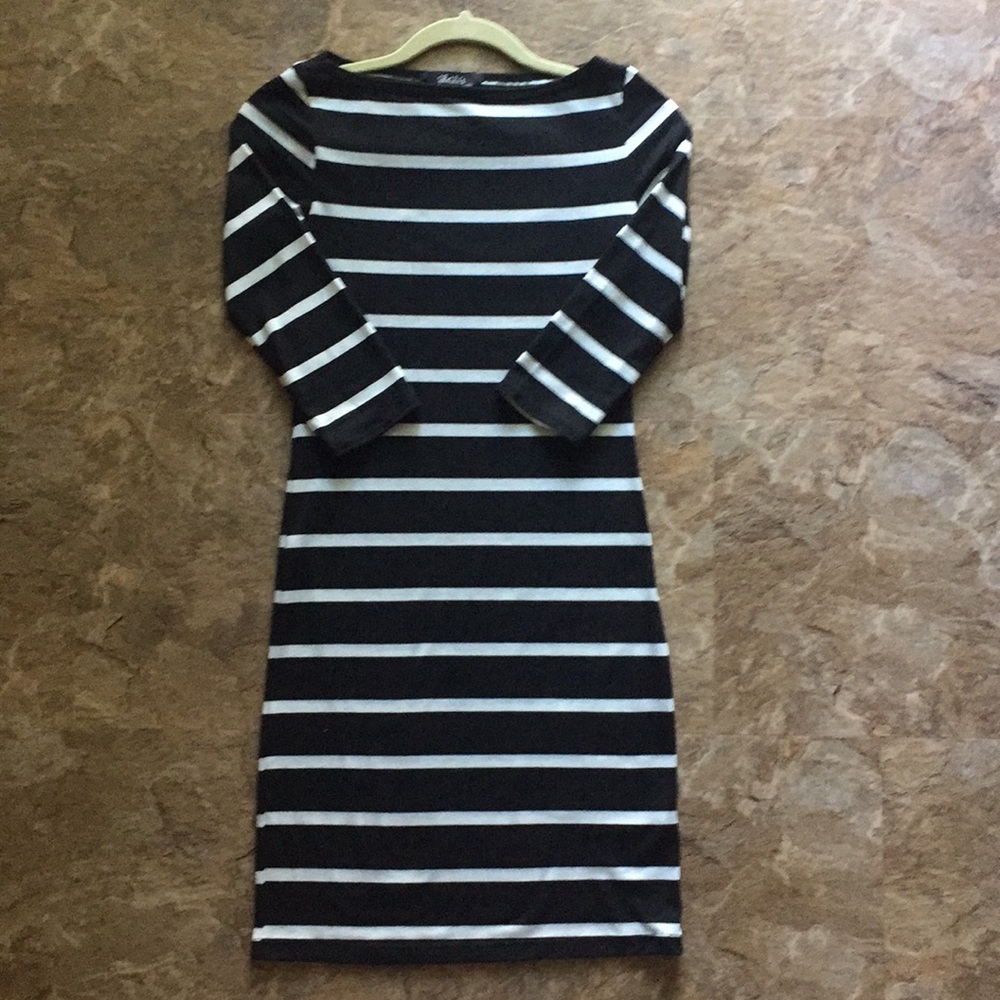 Striped quarter sleeve stretch knee length dress